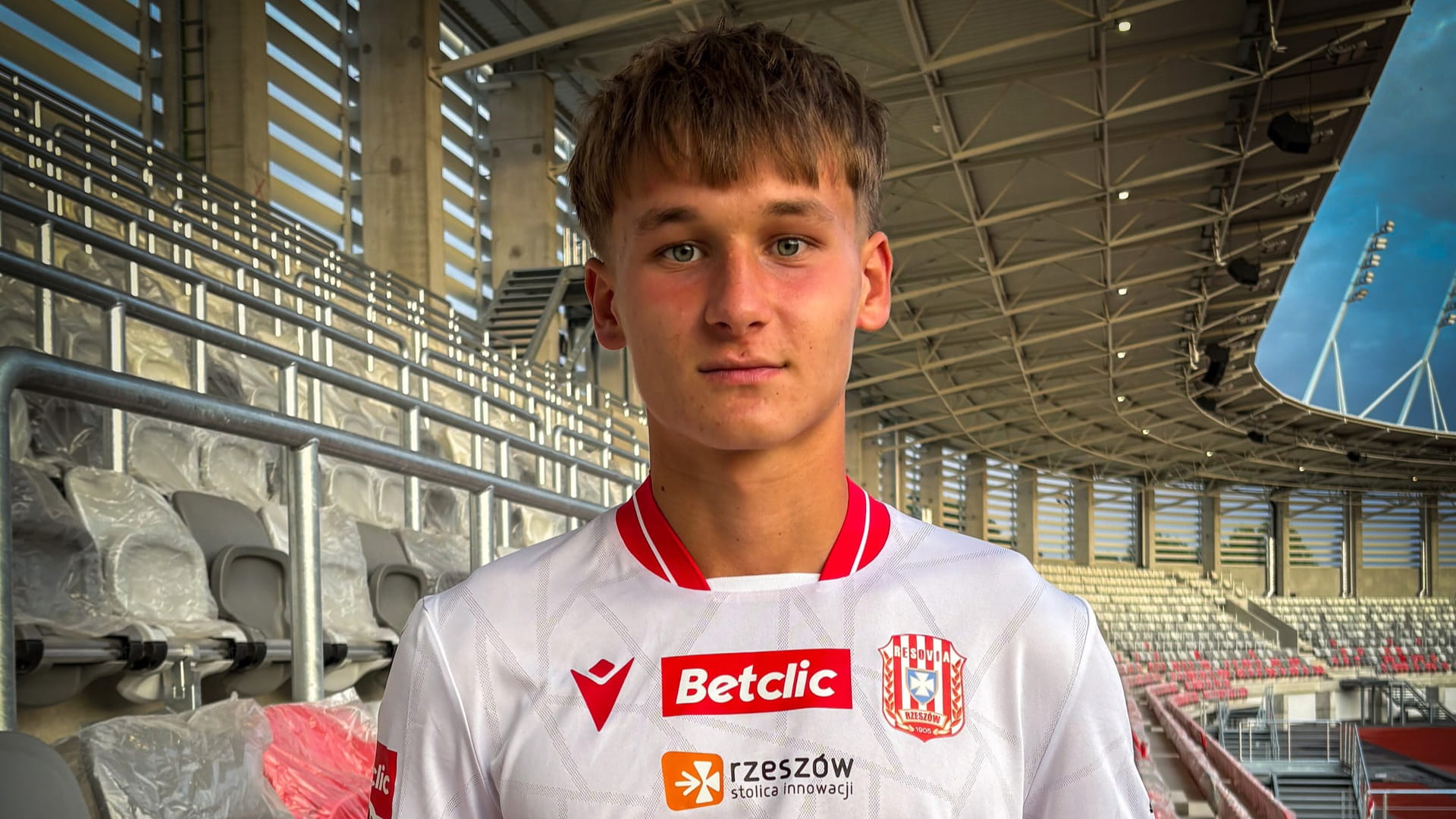 Kacper Bochra z profesjonalnym kontraktem